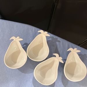 Trove Marketplace 4 pear shaped bowls. Excellent condition